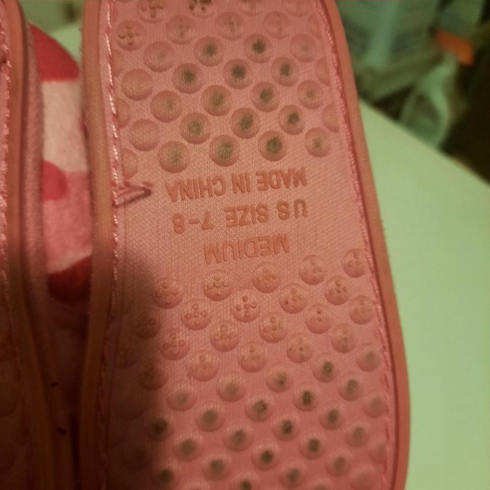 Girls Camo House Slippers - Picture 3 of 3